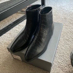 NWT aquatalia fuoco croc embossed bootie